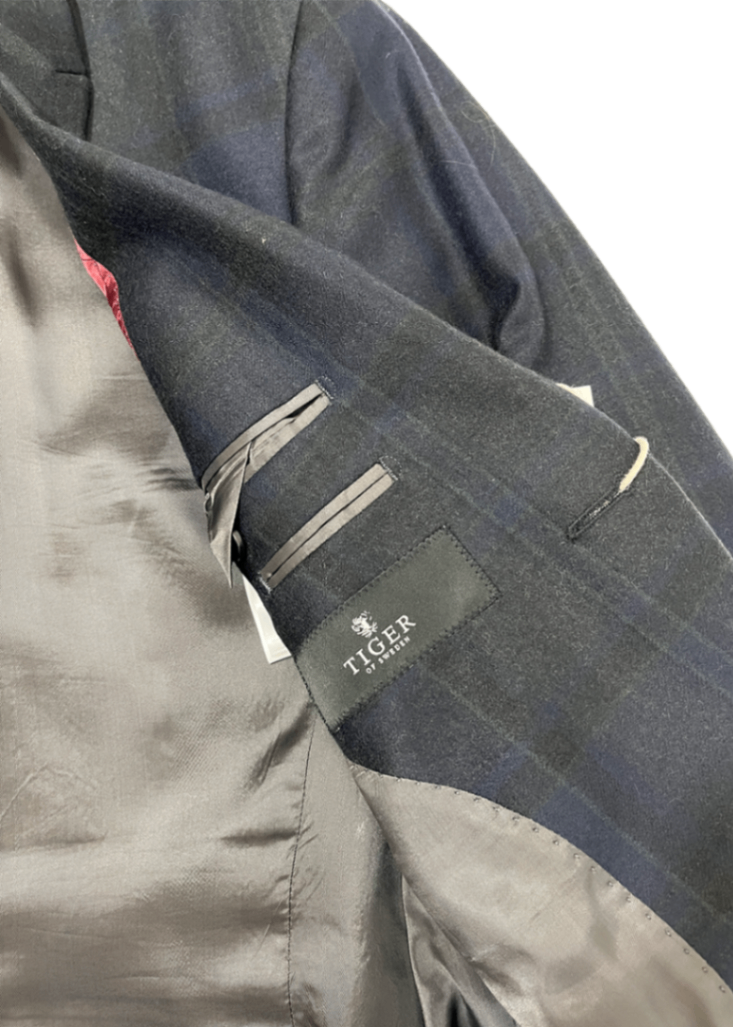 'Evert' Navy Plaid Wool Blazer/ Size 40