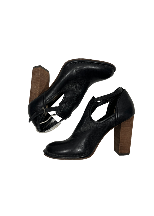 Margaret Shootie Black Leather / Size 7.5