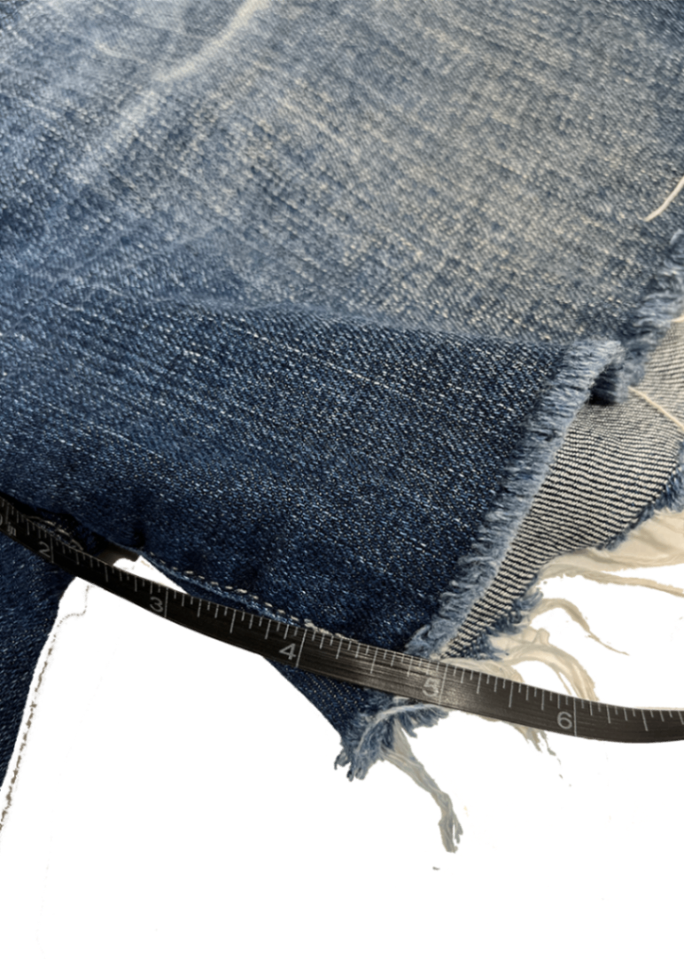 Becke Relaxed Cut-Off Denim Short / Size 28