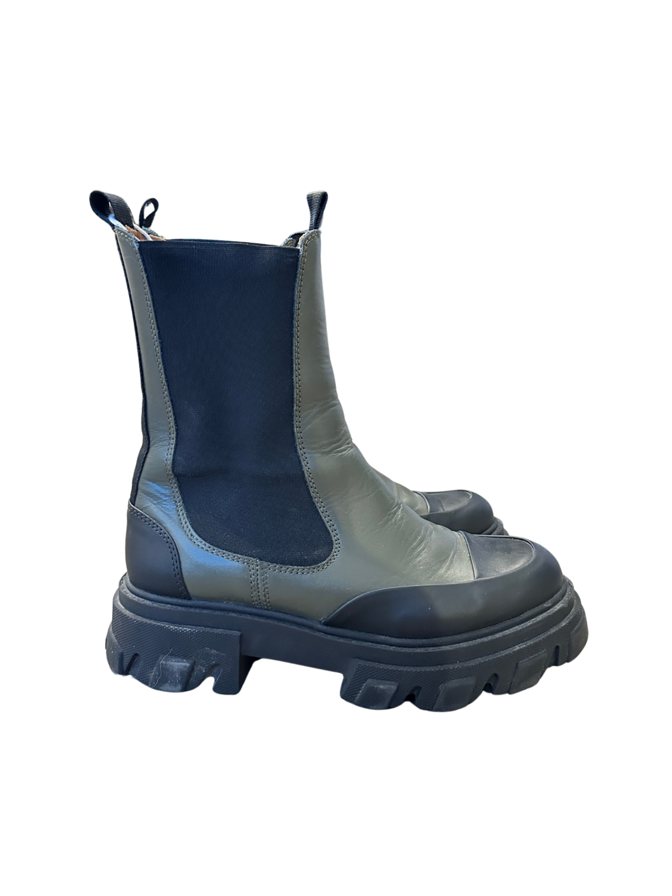 Cleated Leather Boots Green / Size 40