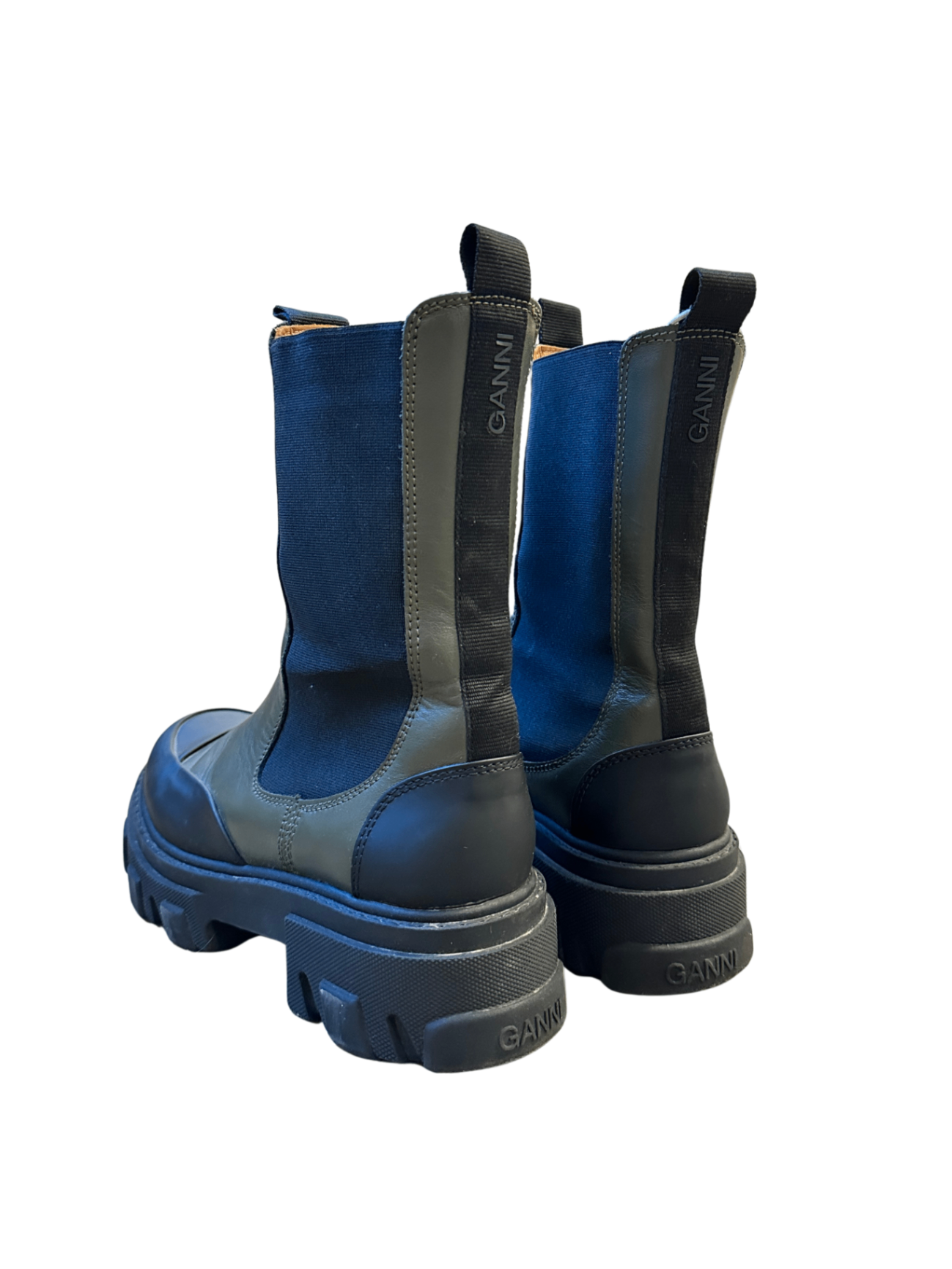 Cleated Leather Boots Green / Size 40