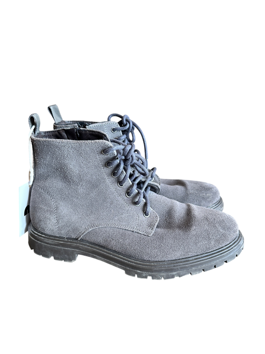 Lace Up Suede Boot Grey / Size 41