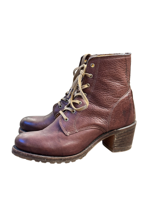 Sabrina 5G Lace Up Boot / Size 9