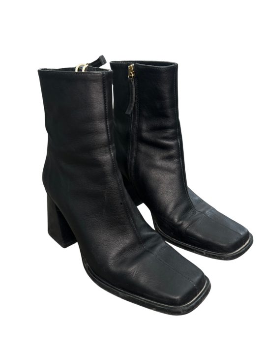 Black Leather Ankle Boots / Size 39